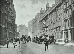 Army and Navy Stores, Victoria Street, Westminster: oostwaarts bij Francis Street, 1895 door English Photographer