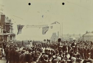 Blackwall Tunnel: praal als de Prins van Wales, later Koning Edward VII, en Prinses Alexandra de ceremoniële opening van de tunnel bijwonen, 1897 door English Photographer