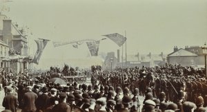 Blackwall Tunnel: praal als de Prins van Wales, later Koning Edward VII, en Prinses Alexandra de ceremoniële opening van de tunnel bijwonen, 1897 door English Photographer