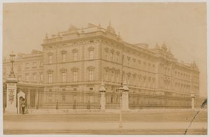 Buckingham Palace, 1876 door English Photographer