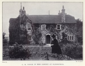C M Yonge in haar tuin in Elderfield door English Photographer