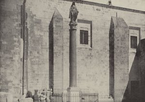 Zuil en standbeeld van de Maagd, Nazareth, nabij de plaats van het huis van Jozef en Maria door English Photographer