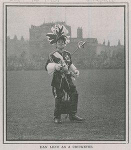 Dan Leno als cricketspeler door English Photographer
