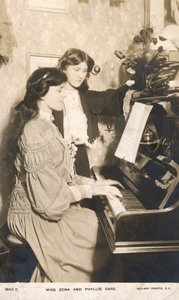 Engelse toneelactrices en zangeressen, Zena Dare en haar zus Phyllis Dare