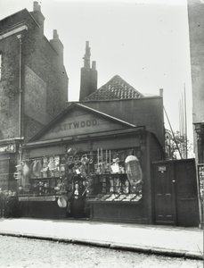 Evelyn Street: bij Deptford High Street, Londen, 1899 door English Photographer