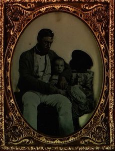 Vader en kind, ca. 1850 door English Photographer