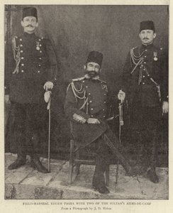 Veldmaarschalk Edhem Pasha met twee van de Sultan