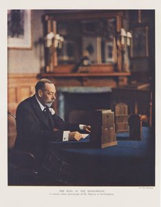 George V zendt zijn kerstboodschap uit aan het Britse Gemenebest en Rijk door English Photographer