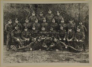 Groepsportret, mogelijk de Leicester Royal Horse Artillery, 1914-15 door English Photographer