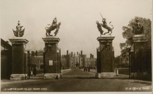 Hampton Court Palace Trofee Poorten door English Photographer