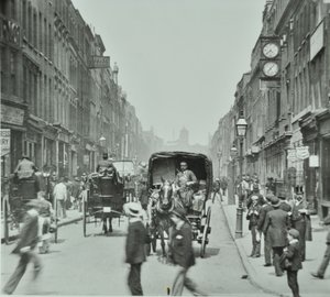 Hatton Garden: kijkend naar het noorden vanaf Holborn Circus, Londen, 1895 door English Photographer