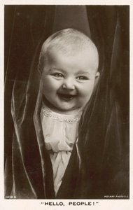 Hallo, mensen! Kind glimlachend door English Photographer