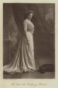 Hare Majesteit de Hertogin van Hamilton (z/w foto) door English Photographer