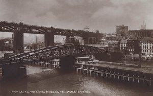 High Level en Swing Bridges, Newcastle-On-Tyne door English Photographer