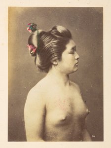 [Japanse] Meisjes baden, Halflang zijprofielportret van een naakte jonge vrouw door English Photographer