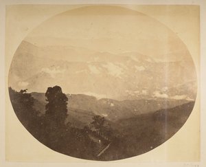 Kinchinjunga vanaf de heuvel bij het stadhuis, [Darjeeling] uit 