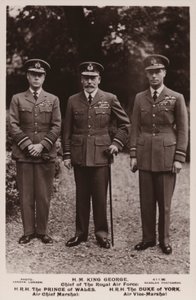 Koning George V, de Prins van Wales en de Hertog van York in luchtmachtuniform door English Photographer