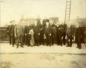 Kirkstall Bridge reconstructie, geopend door wethouder F. M. Lupton, J.P., 28 juni 1912 door English Photographer