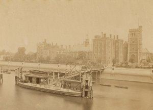 Lambeth Palace en pier door English Photographer