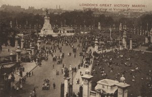 Londens Grote Overwinningsmars, vogelperspectief bij Victoria Memorial door English Photographer