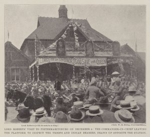 Het bezoek van Lord Roberts aan Pietermaritzburg op 4 december, de opperbevelhebber verlaat het perron om de troepen en Indiase dragers te inspecteren, opgesteld tegenover het station