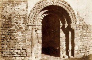 Ludlow Castle: de ronde kerkdeur, ca. 1852-3 door English Photographer