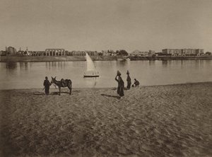 Luxor, algemeen zicht op de tempel van Luxor vanaf de Nijl door English Photographer