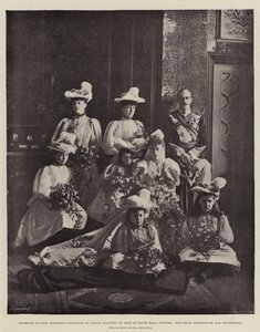 Huwelijk van Lady Margaret Grosvenor met prins Adolphus van Teck in Eaton Hall, Chester, de bruid, bruidegom en bruidsmeisjes