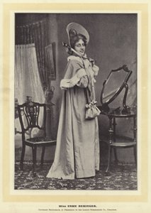 Miss Esme Beringer door English Photographer
