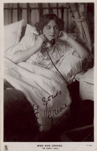 Miss Evie Greene: Een vroege oproep door English Photographer