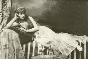 Miss Langtry als Cleopatra (gravure) door English Photographer