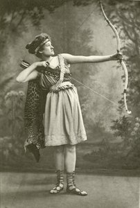 Miss Marion Grey als Hippolyta (gravure) door English Photographer