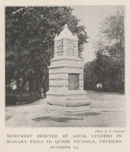 Monument opgericht door Loyale Burgers in Niagara Falls voor Koningin Victoria, onthuld 19 oktober door English Photographer