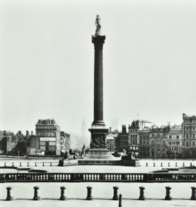 Nelsons Column, Trafalgar Square, Westminster: zuidwaarts vanaf National Gallery, 1870
