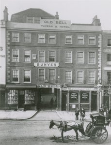 Old Bell Tavern en Hotel, Londen door English Photographer