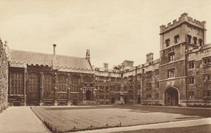 Oxford: Exeter College, De Binnenplaats en Hal door English Photographer