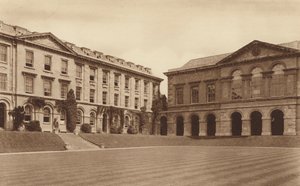 Oxford: Worcester College, De achttiende-eeuwse Bibliotheek en de noordkant van de Binnenplaats door English Photographer