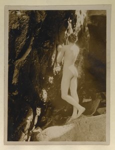 Foto van Alistair Graham naakt, bewaard met zijn brief aan Evelyn Waugh, ca. 1924