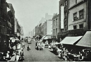 Pitfield Street: kijkend naar het noorden, 1895 door English Photographer