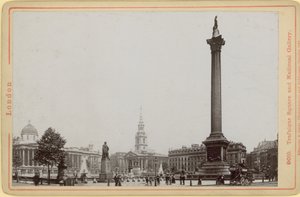 Ansichtkaart met een afbeelding van Nelsons Column door English Photographer