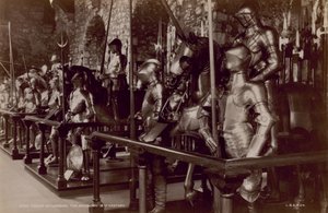 Ansichtkaart met een afbeelding van de Wapenkamer in de Tower of London