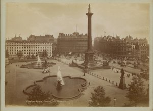 Ansichtkaart met een afbeelding van Trafalgar Square door English Photographer