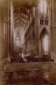 Ansichtkaart met een afbeelding van het interieur van Westminster Abbey door English Photographer