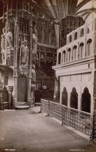 Ansichtkaart met een afbeelding van het interieur van de Henry V Chantry in Westminster Abbey door English Photographer