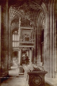 Ansichtkaart met een afbeelding van het graf van koningin Mary door English Photographer
