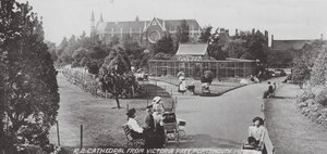 RC Kathedraal vanuit Victoria Park, Portsmouth door English Photographer