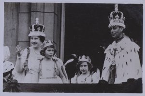 Koninklijke familie, na de kroning van koning George VI (zw/w foto)