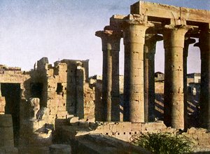 Ruïnes van portiek bij de Tempel van Luxor, Egypte door English Photographer