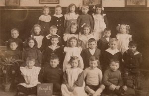 Schoolkinderen, Norfolk, begin 20e eeuw door English Photographer