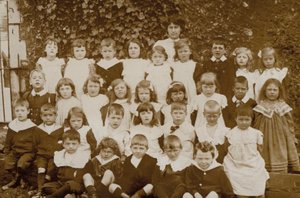 Schoolkinderen, Norfolk, begin 20e eeuw door English Photographer